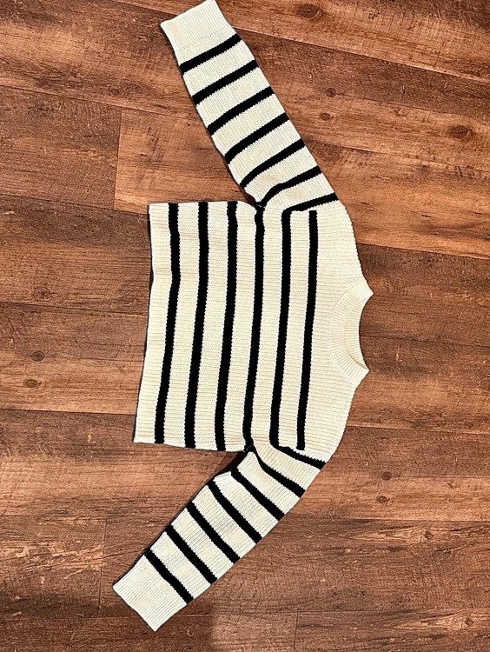 H&M Striped Sweater in Cream & Black Size Medium